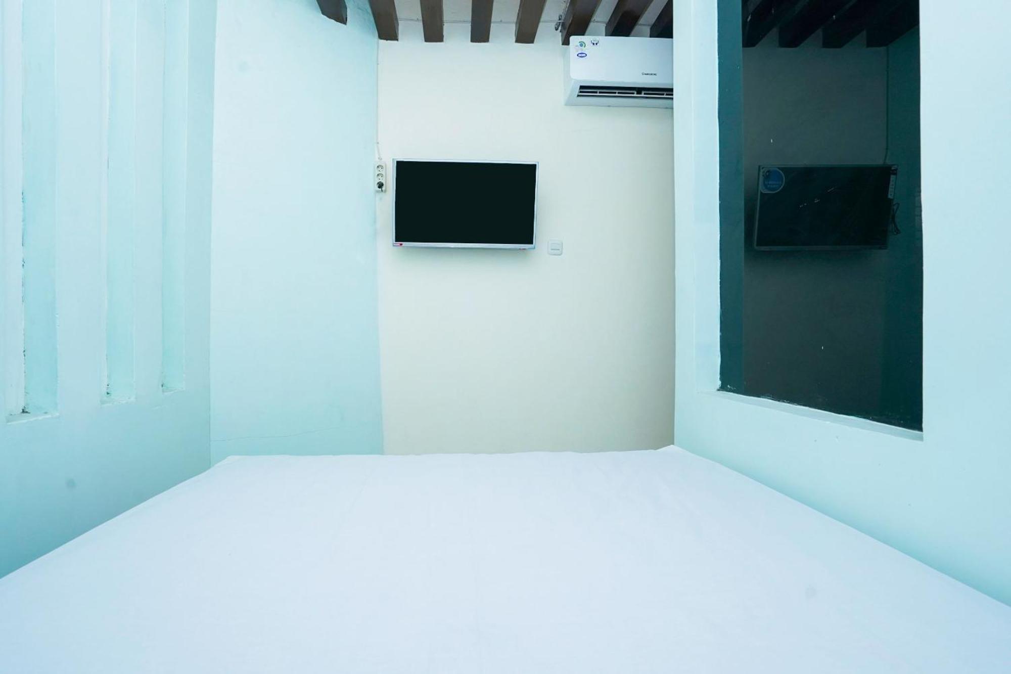 Hotel Oyo Life 2309 Kost Si Mbok Vivi à Sorabaya Extérieur photo